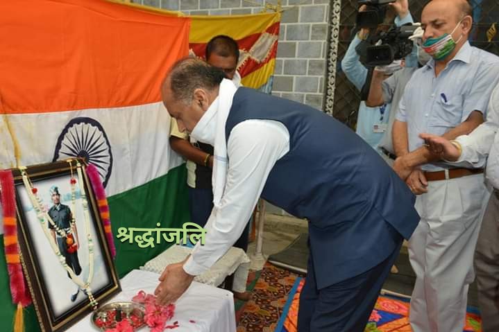 मुख्यमंत्री पहूंचे शहीद अंकुश ठाकुर के पैतृक गांव…
