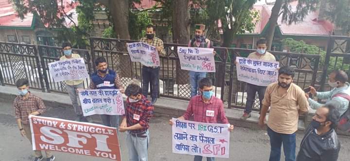 SFI ने किया विरोध प्रदर्शन शिक्षा पर 18% GST लगाने को लेकर रोष …..