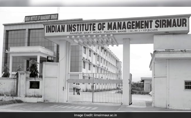 IIM करवाए गा ON Line योगा प्रतियोगिता..