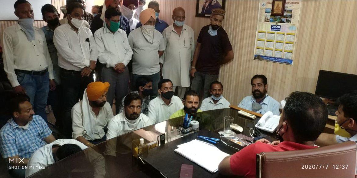 बिजली के अघोषित कटो से परेशान पावंटा की जनता, नौटी..