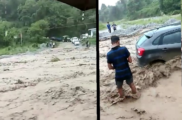 पांवटा अंबोया मार्ग पर धौलीरोह खड्ड में बही कार….