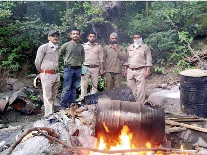 टोका नगला के जंगल में वन विभाग की दबिश, 6 भट्ठियां व 1800 लीटर लाहण की नष्ट,पावंटा….