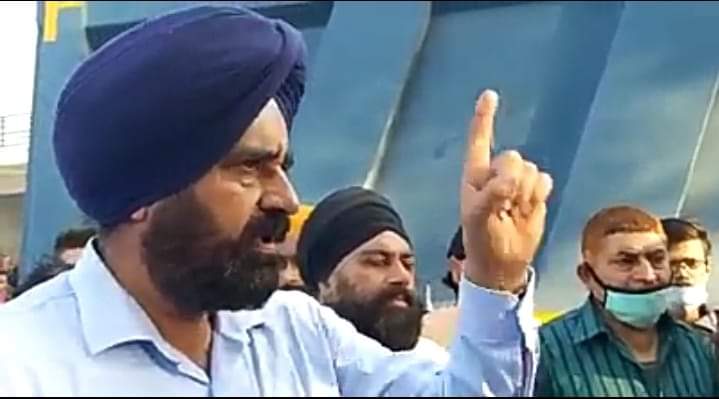 शव सड़क पर रख किया ग्रामिणो ने चक्का जाम,मुख्यमंत्री के आश्वासन के बाद खोला जाम …