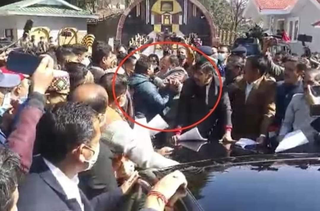 विधानसभा उपाध्यक्ष और विपक्षी विधायकों के बीच धक्कामुकी, पांच विधायक पूरे सत्र के लिए निलंबित