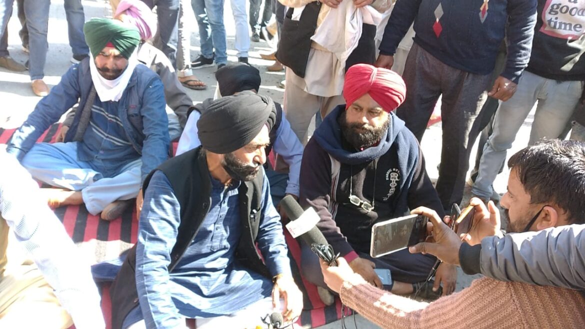 तीन कृषि बिलों के विरोध में पांवटा साहिब में भी चक्का जाम