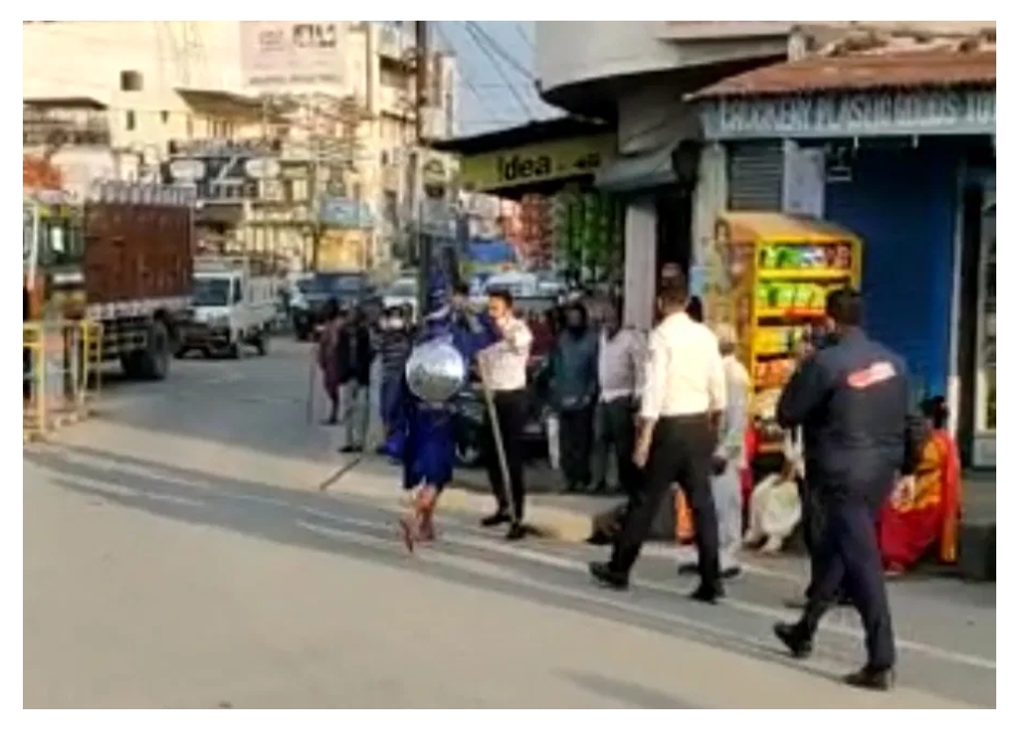 पांवटा साहिब: हूटर बजाने से रोकने पर निहंगो ने की ट्रैफिक पुलिस से बदसलुकी व मारपीट…