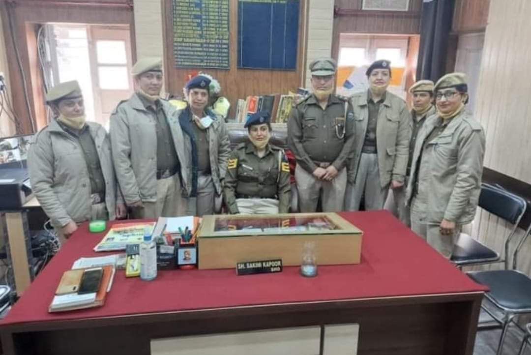 अंतरराष्ट्रीय महिला दिवस: हेड कांस्टेबल सुनीता एक दिन के लिए बनीं चंबा थाना की एसएचओ