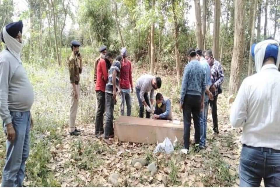 हत्या की आशंका पर ढाई माह बाद कब्र से बाहर निकाला शव