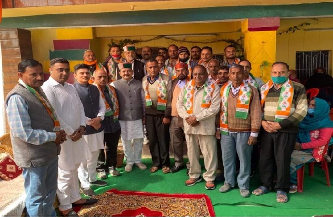 26 परिवार एक साथ हुए कांग्रेस में शामिल, सुजानपुर