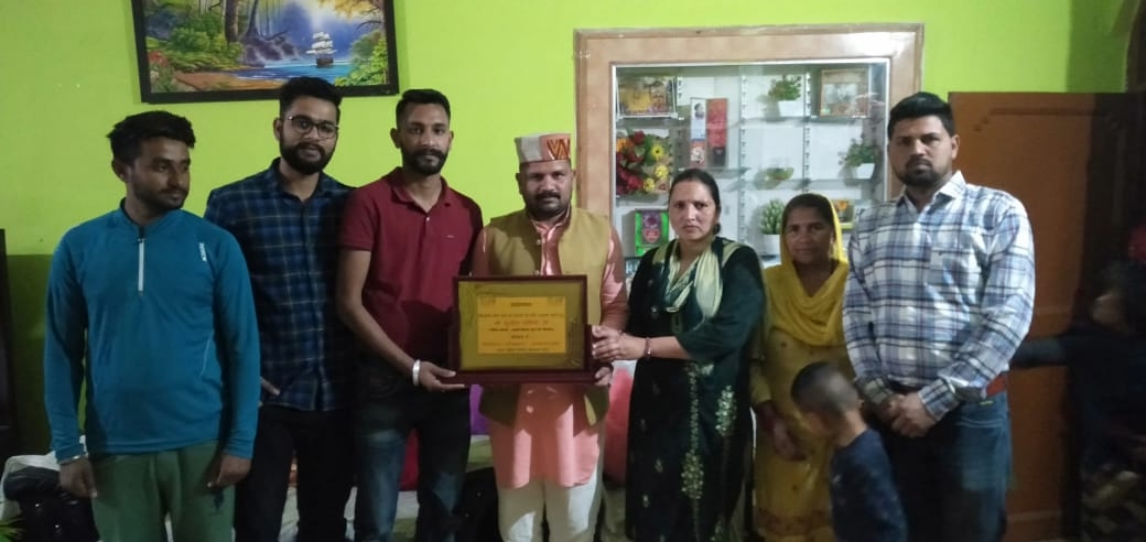बाहती विकास युवा मंच के जिलाध्यक्ष सुनील चौधरी को किया सम्मानित, पांवटा…