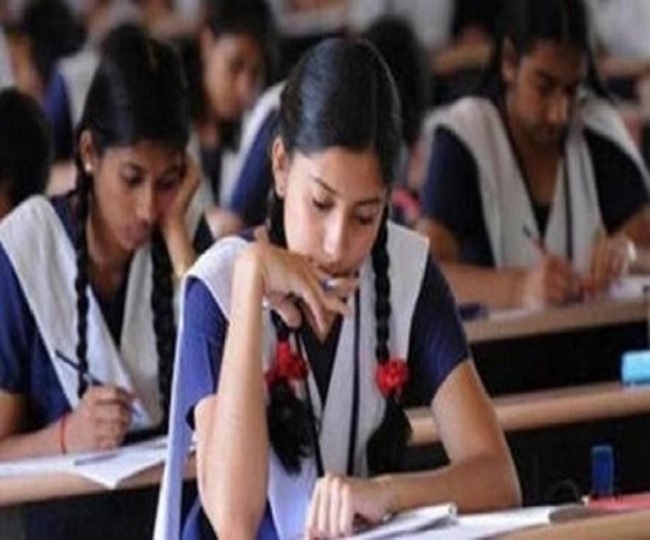 प्रदेश में चार माह बाद खुले स्कूल, 10वीं से 12वीं की नियमित कक्षाएं शुरू