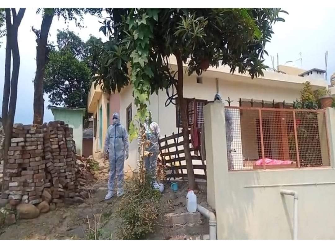 कल दिल्ली से लौटा व्यक्ति, सांस फूलने से हो गई मौत