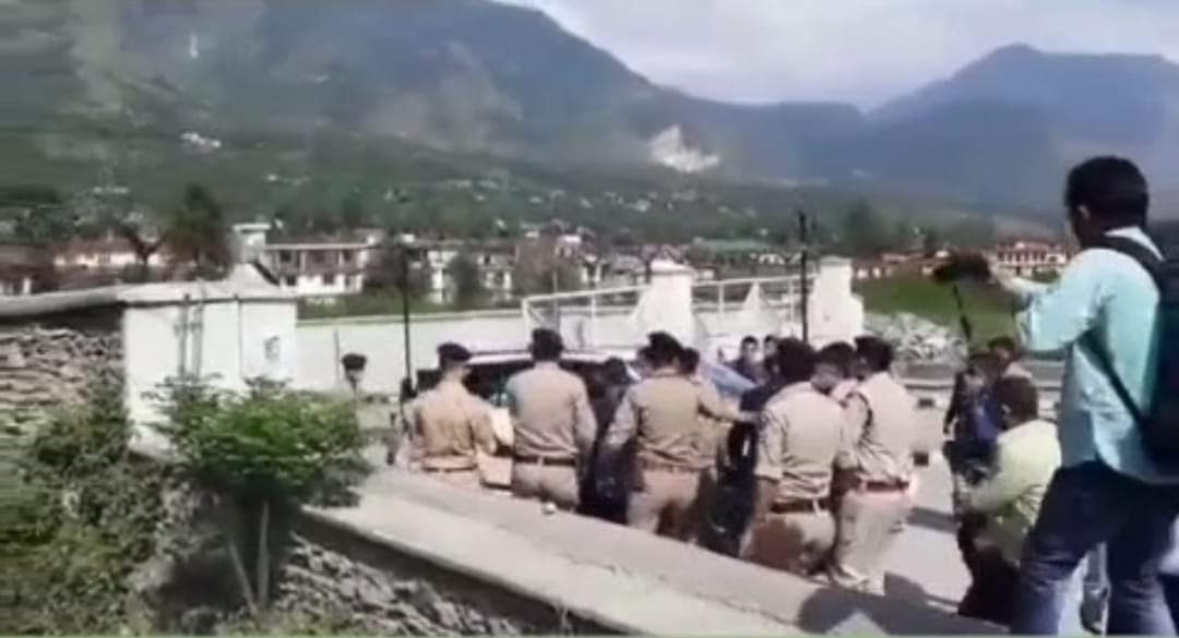 एसपी, सीएम के सुरक्षा प्रभारी व पीएसओ पर बड़ी कार्रवाई, कुल्लू विवाद