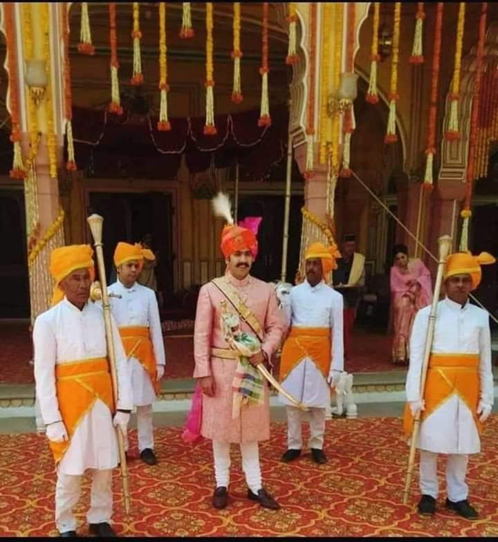 विक्रमादित्य सिंह का हुआ राजतिलक, 123वें राजा बने, वाद्य यंत्रों से गूंजी राजा की रियासत