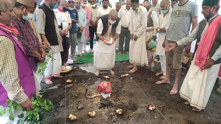 पूरे विधि-विधान से पुत्र विक्रमादित्य सिंह ने उठाईं पिता वीरभद्र की अस्थियां
