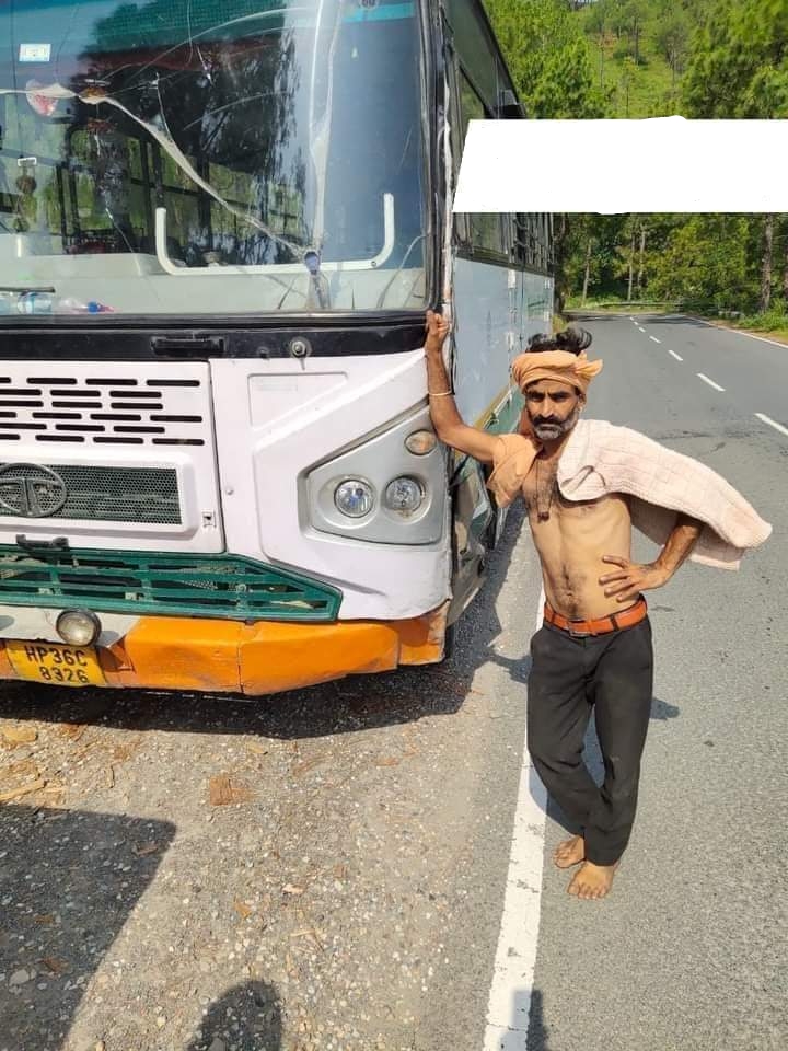 लिफ्ट न मिलने पर बस को लेकर हुआ फरार, पुलिस ने किया काबू