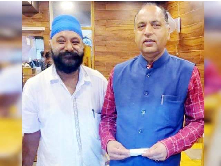 मनाली में दोस्त के रैस्टोरैंट में पहुंचे सीएम जयराम, काॅलेज के दिनों की यादें की ताजा