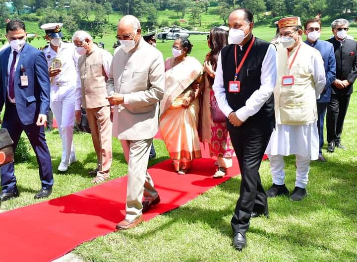 शिमला पहुंचे राष्ट्रपति कोविंद, रेड कारपेट बिछाकर किया गया स्वागत