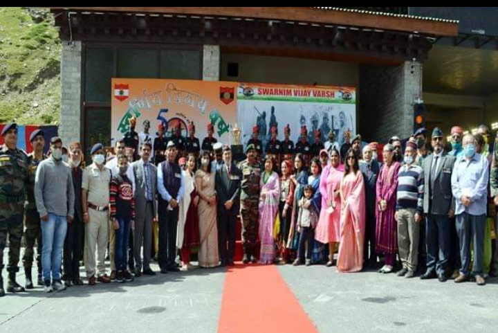 मनाली पहुंची स्वर्णिम विजय मशाल, लैफ्टिनैंट जनरल ने किया स्वागत