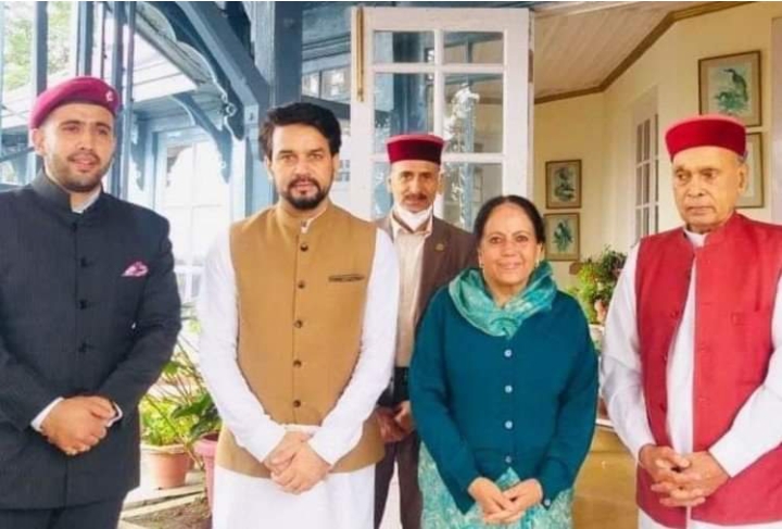शिमला: हॉलीलॉज में प्रतिभा-विक्रमादित्य से मिले धूमल और अनुराग