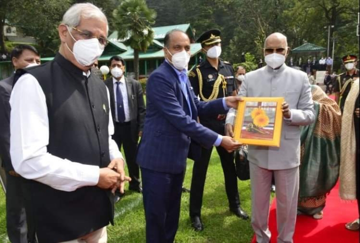 शिमला: नई दिल्ली लौटे राष्ट्रपति रामनाथ कोविंद, राज्यपाल और सीएम ने दी गरिमापूर्ण विदाई