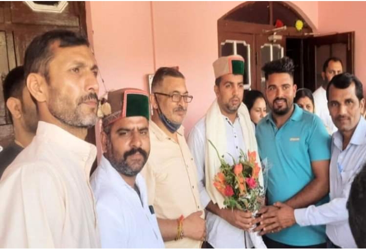 यूपीएससी परीक्षा: कोलर के उमेश कुमार बोले- कामयाबी खुद चलकर नहीं आती, खुद ढूंढनी पड़ती है