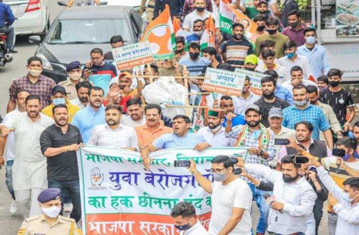 धर्मशाला में युवा कांग्रेस ने निकाली प्रदेश सरकार की शव यात्रा