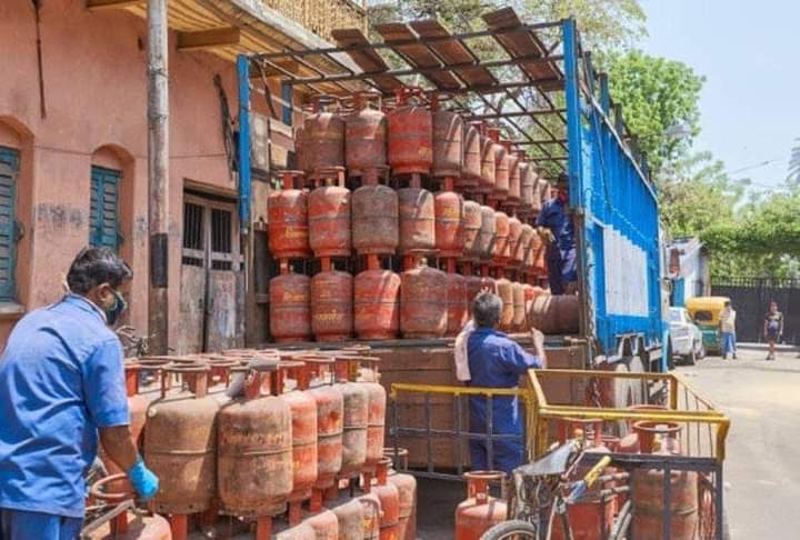 शिमला:–दिवाली से पहले महंगाई का झटका: व्यावसायिक एलपीजी सिलिंडर के दाम दो हजार के पार
