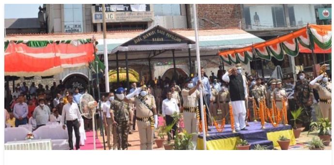 75वें हिमाचल दिवस पर नाहन में ऊर्जा मंत्री ने ध्वजा रोहण कर ली परेड़ की सलामी