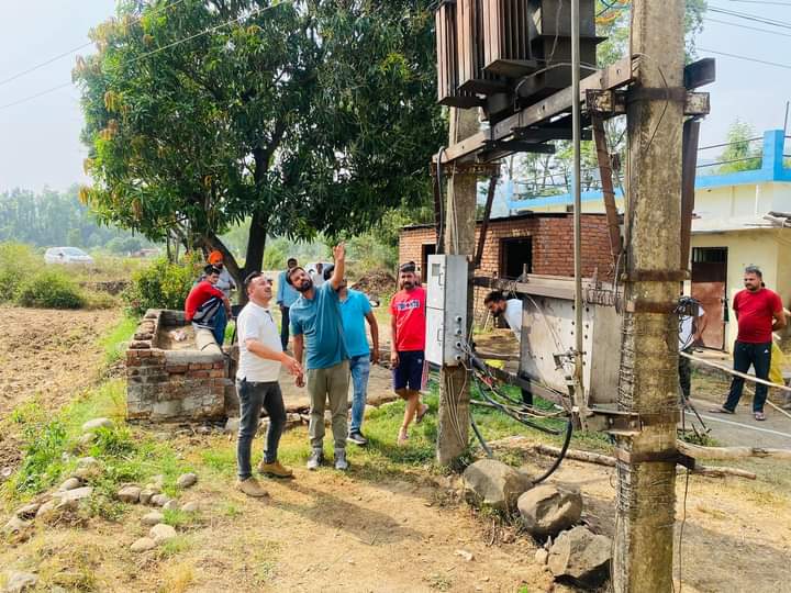कोठड़ी ब्यास के ग्रामीणों को लो वोल्टेज से मिली निजात