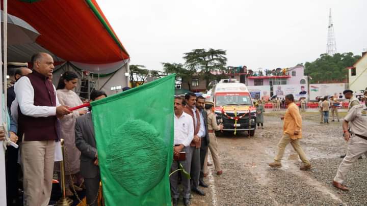 सीएम जयराम ने 10 मोबाइल क्लीनिक वाहनों को दिखाई हरी झंडी