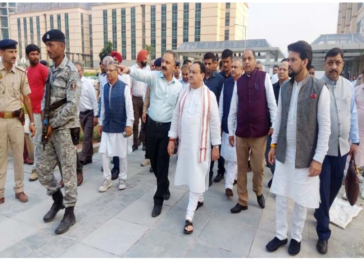 जेपी नड्डा ने सीएम जयराम व केंद्रीय मंत्री अनुराग के साथ किया AIIMS का निरीक्षण