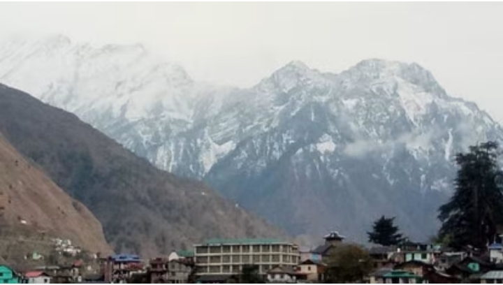 Himachal Weather: मनाली-लेह मार्ग बंद, लाहौल, धौलाधार और पांगी में बर्फबारी