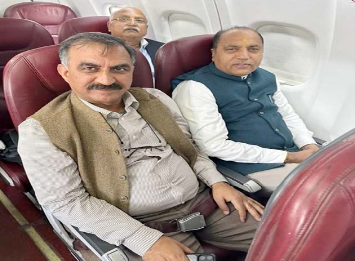जयराम-सुक्खू ने एक साथ भरी उड़ान, अगल-बगल की सीट पर नजर आए दोनों नेता
