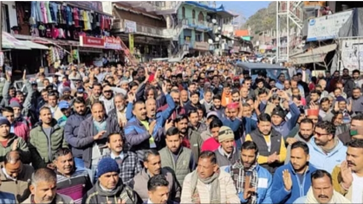 ट्रक ऑपरेटरों की दोटूक, अदाणी ग्रुप की शर्तें मानना तो दूर, सुनेंगे भी नहीं