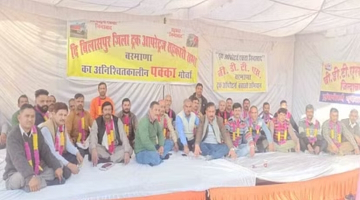 ट्रक ऑपरेटरों ने बरमाणा में जारी रखा अनिश्चितकालीन धरना