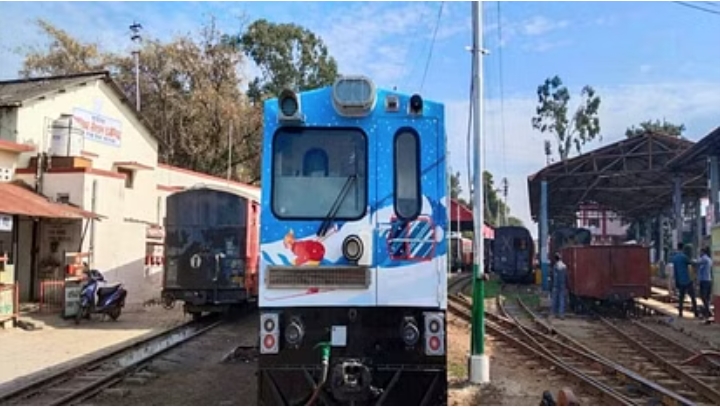 ट्रेन सेट का ट्रायल फेल, कालका रेलवे स्टेशन से 100 मीटर आगे हांफा