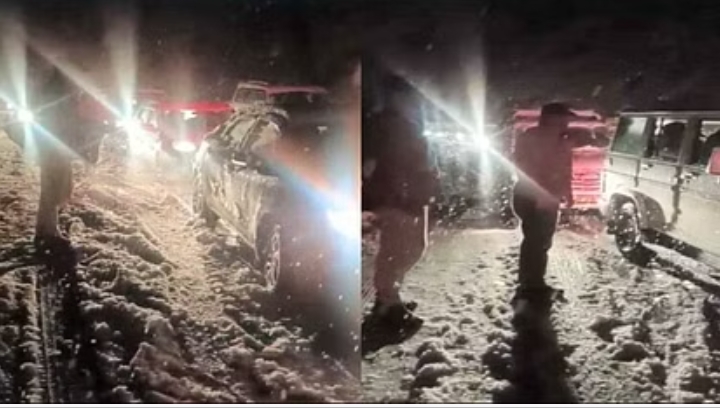 Kullu News: बर्फबारी से अटल टनल रोहतांग के समीप देररात तक फंसे रहे सैकड़ों पर्यटक वाहन