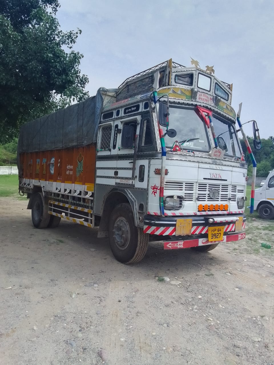 बिलासपुर: कीरतपुर साहिब में रोके अल्ट्राटेक सीमेंट के कच्चे माल के ट्रक,