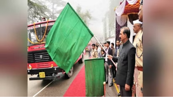 सीएम सुक्खू ने 10 वाहनों को हरी झंडी दिखाकर किया रवाना,तीन नए अग्निशमन उपकेंद्र खुलेंगे