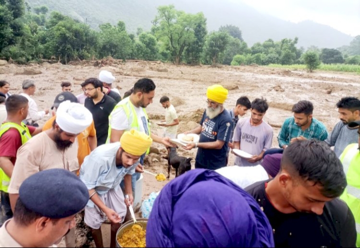 बाढग्रस्त सिरमौरी ताल पहुंची खालसा ऐड की टीम