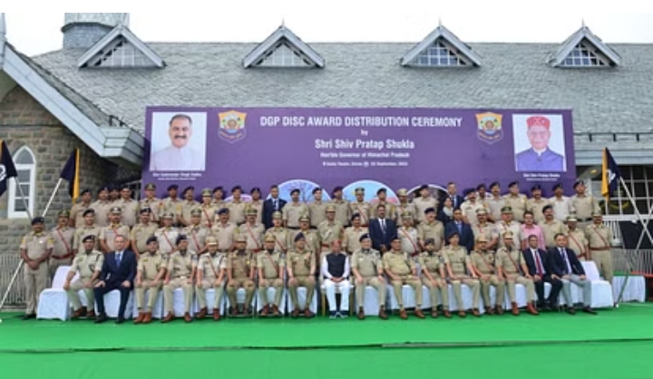 334 पुलिस कर्मियों को मिला डीजीपी डिस्क अवार्ड, राज्यपाल ने किए सम्मानित