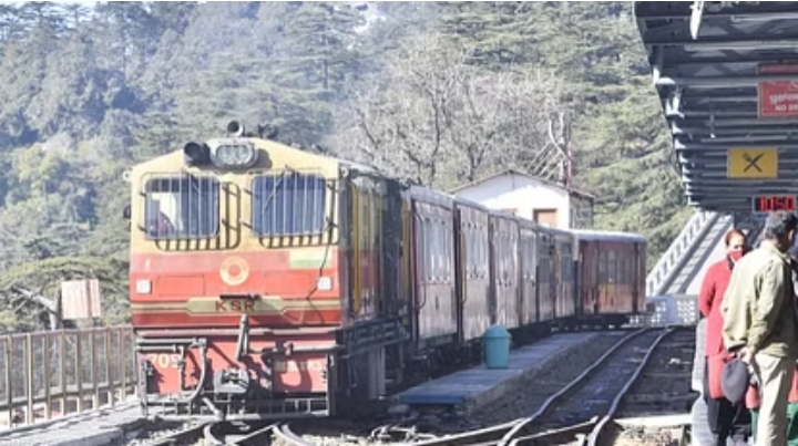 Shimla News: शिमला-कालका की तीन ट्रेनों की समय सारिणी बदली, यात्रियों को मिलेगी सुविधा