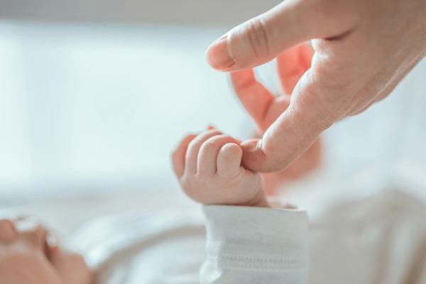 सोलन के कंडाघाट में मानवता शर्मसार, कड़कती ठंड के बीच श्मशानघाट के प्रवेश द्वार पर छोड़ी नवजात