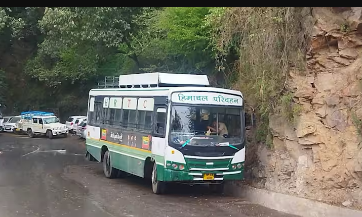 हिमाचल: शराबी परिचालक की लापरवाही से बस यात्री की मौत, HRTC ने किया सस्पैंड