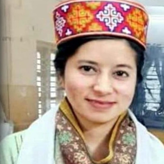 अपने जिले की पहली महिला HAS अफसर बनीं प्रियंका, खुशी से आंखें हुई नम