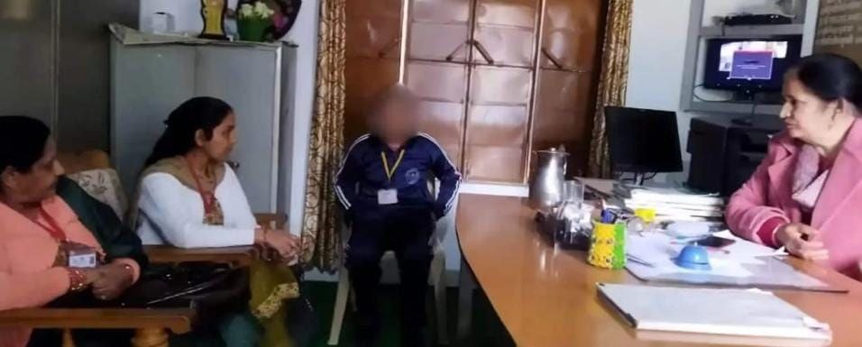 स्कूल से घर लौटी बच्ची के कान में थी सूजन, पापा को बताया पूरा सच