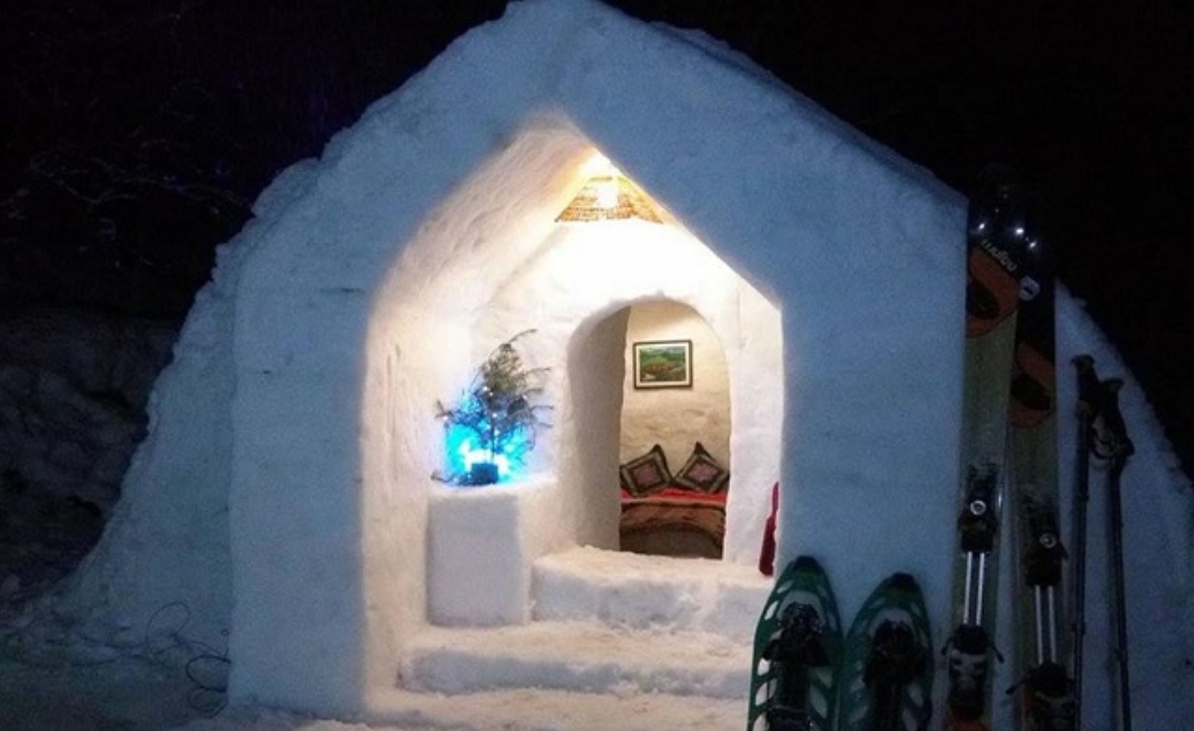 हिमाचल: सैलानियों के लिए बर्फ के घर बने आकर्षण का केंद्र, एडवांस बुकिंग शुरू, उमड़ी भीड़