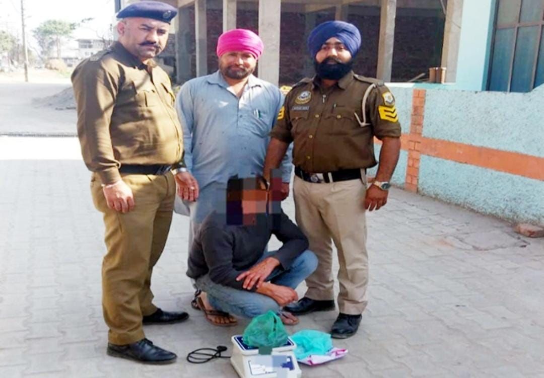 पांवटा साहिब में नशे के खिलाफ पुलिस की कार्रवाई, 406 ग्राम चरस सहित धरा तस्कर