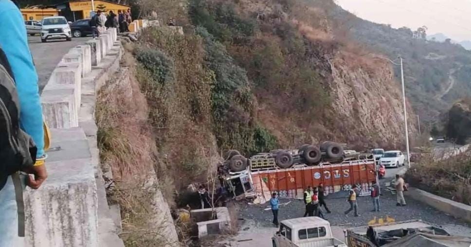 हिमाचल: परिवार को बेसहारा छोड़ गया 27 वर्षीय बेटा, ट्रक चलाकर पालता था परिवार